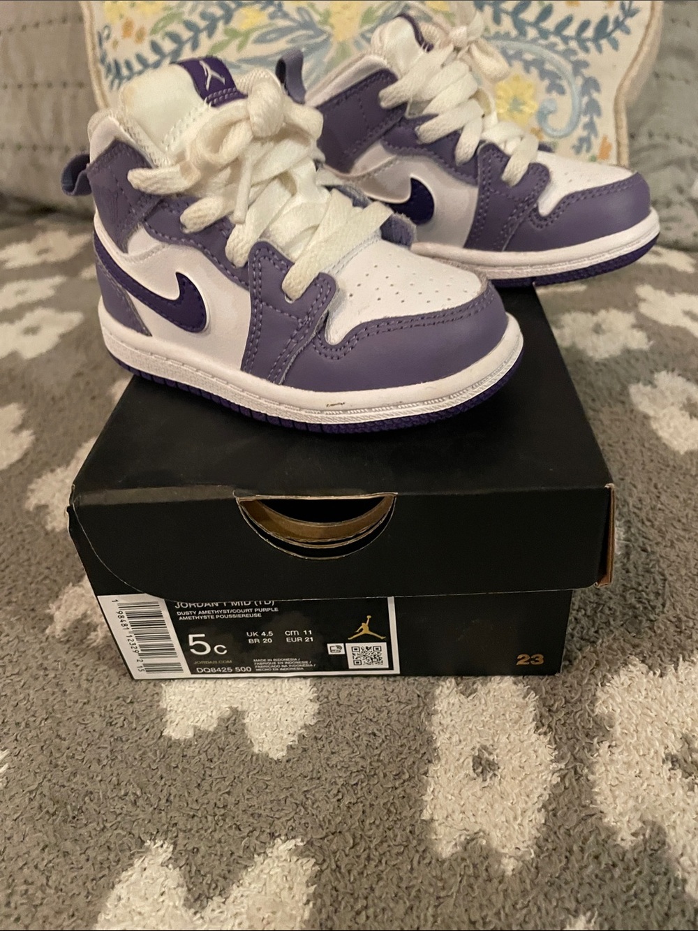Nike Kids High-Top Sneakers in Purple and White